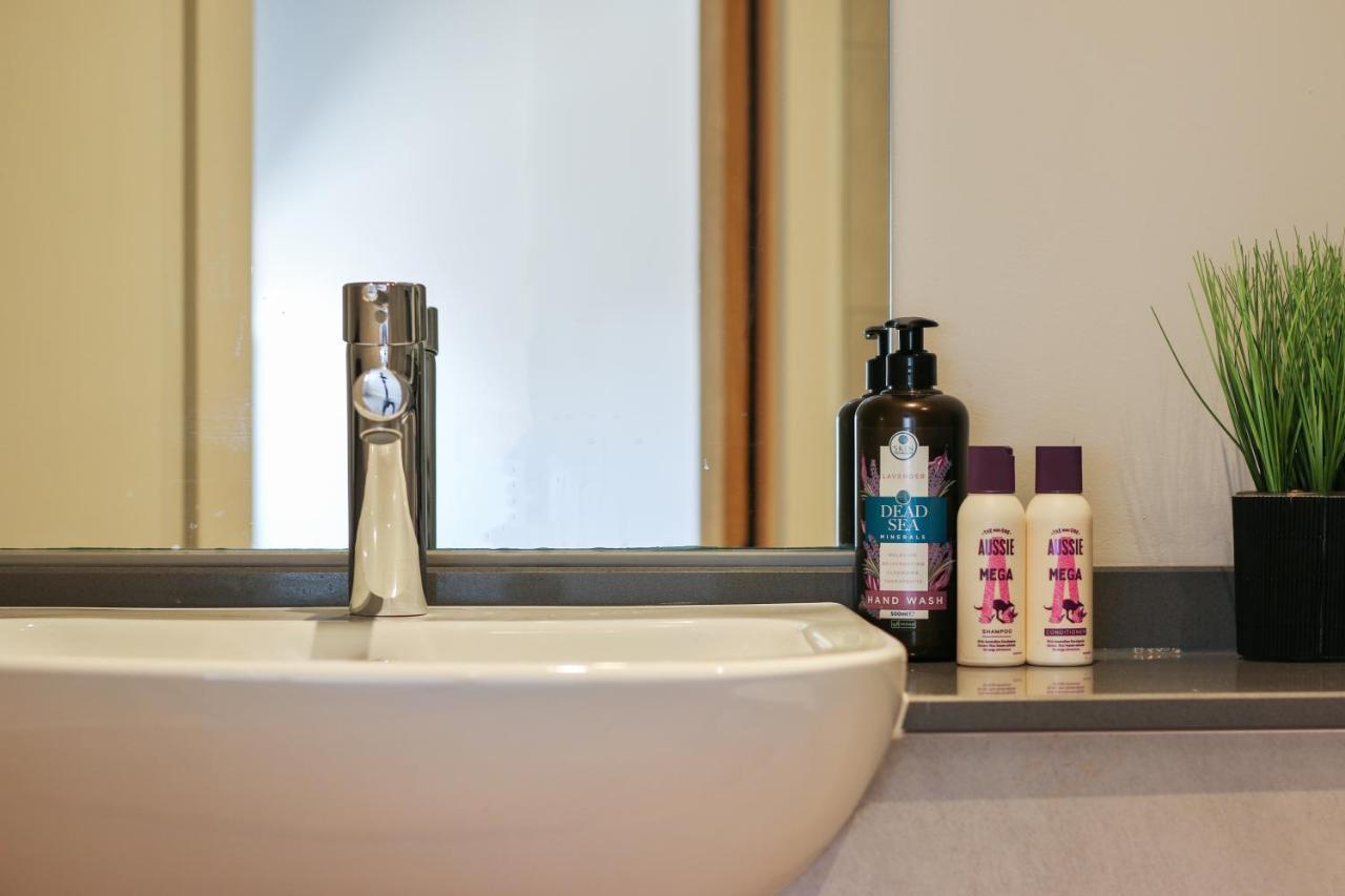 Modern 2-Bed Apartment, Free Parking, City Centre, Netflix & Pet Friendly - Hosted By Stay Host Save Sheffield Eksteriør bilde